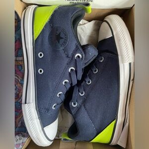 Like and navy converse size 4 juniors